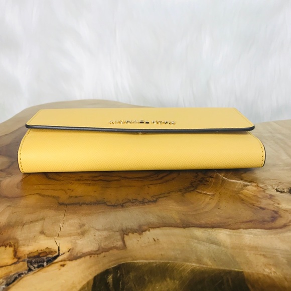 Michael Kors Jet Set Large Trifold Wallet - Picture 5 of 8